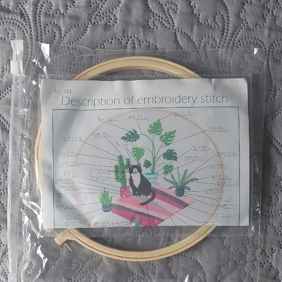 Cat Embroidery Kit - Picture 1 of 2
